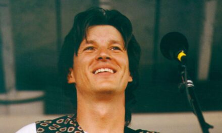 Le monde de la musique secoué par la star country Ronnie Bowman, 64 ans, décède à la suite d&rsquo;un horrible accident de moto