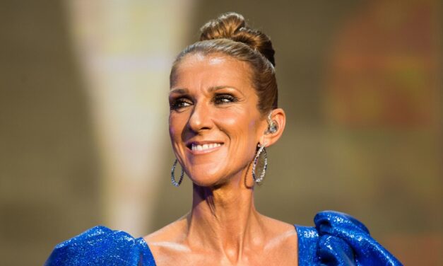 Céline Dion en maillot de bain se prélasse sur un yacht de luxe dans des souvenirs : « Excitée pour l&rsquo;été »