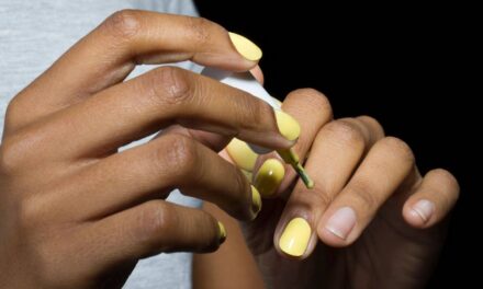 Des ongles secs et qui pèlent ? Cela n&rsquo;a rien à voir avec votre manucure en gel