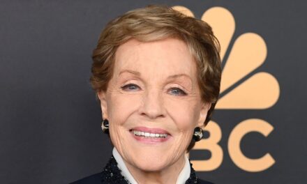 Julie Andrews annonce un nouveau déménagement passionnant après Bridgerton avec sa célèbre fille Emma Walton Hamilton