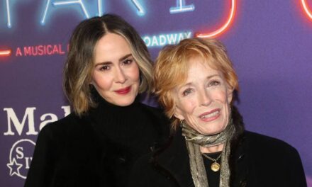 Sarah Paulson et Holland Taylor sont aux antipodes du style car elles font une rare apparition sur le tapis rouge