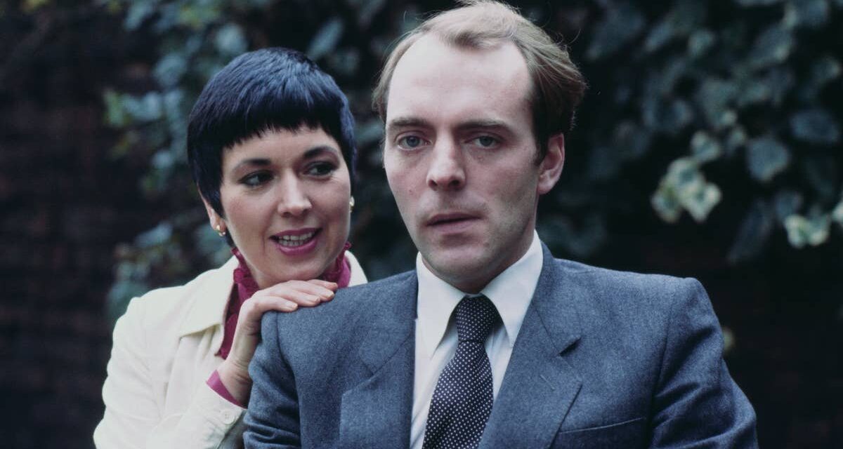 Rencontrez Salut-de-Salut ! la sœur incroyablement célèbre de la star Simon Cadell