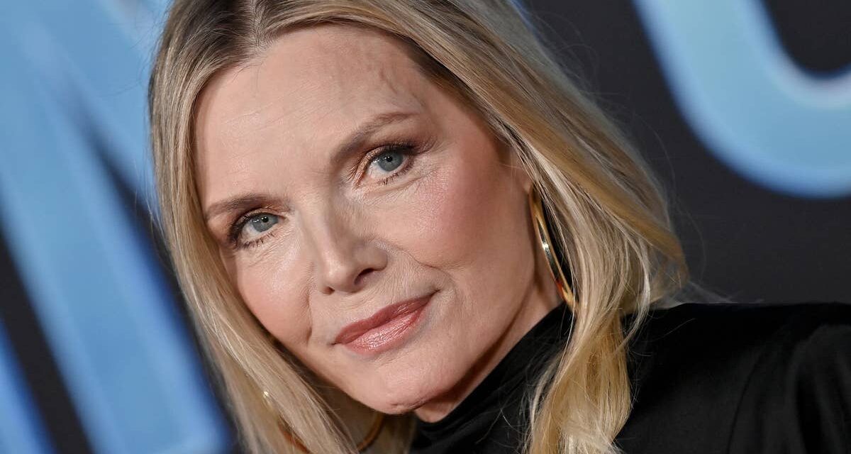 Dans la vie de Michelle Pfeiffer dans une secte « contrôlante » qui l&rsquo;a laissée fauchée