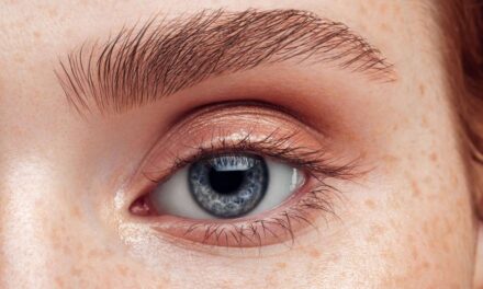Stratification des sourcils ou microblading : quel traitement pour « sourcils parfaits » vous convient réellement ?