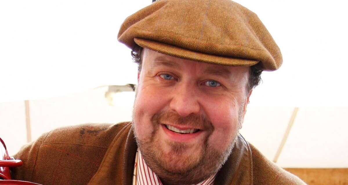 James Lewis de Bargain Hunt sur le « coup de foudre » avec son nouveau mari – que sa fille approuve