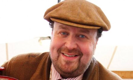 James Lewis de Bargain Hunt sur le « coup de foudre » avec son nouveau mari – que sa fille approuve