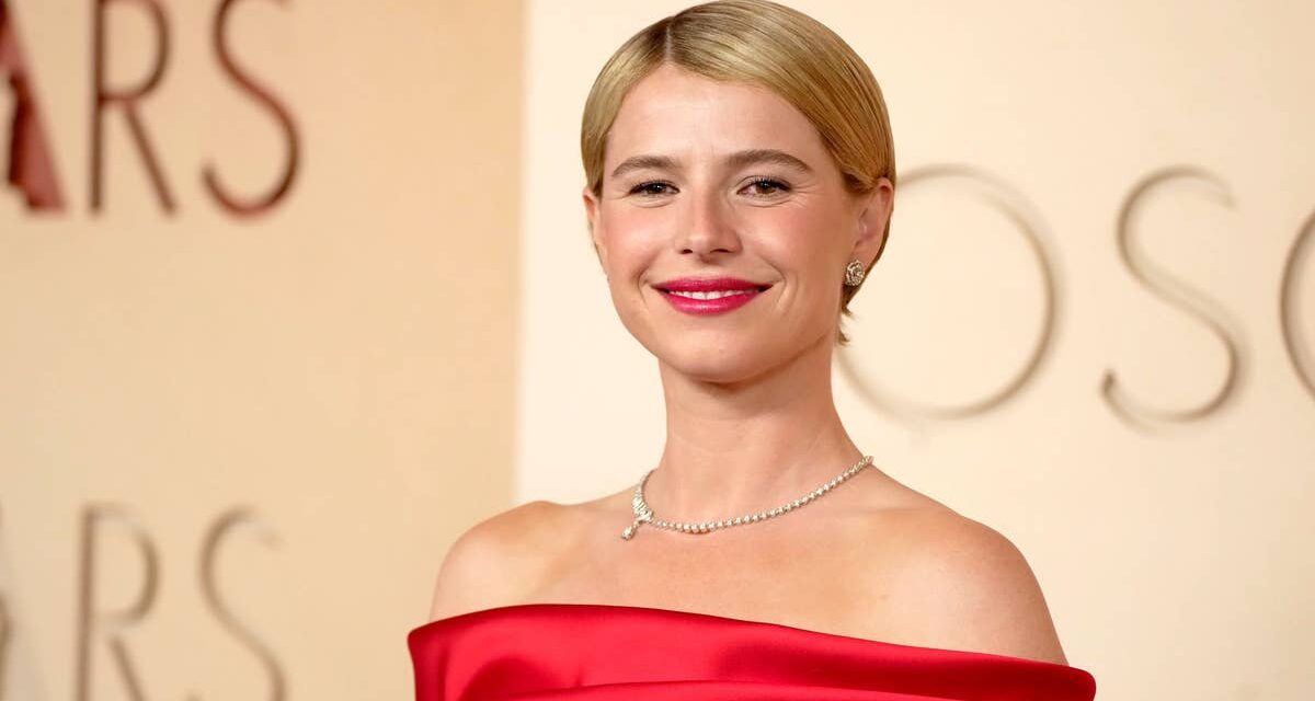 Je suis rédactrice de mode et Jessie Buckley vient de ramener ma combinaison de couleurs préférée pour les Oscars 2026.