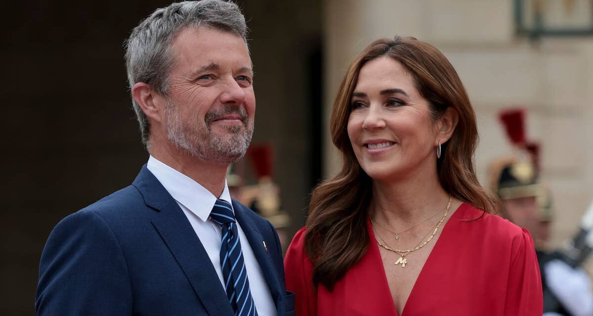 La reine Mary et le roi Frederik partagent des photos personnelles alors qu&rsquo;ils se rendent en Australie pour une visite d&rsquo;État