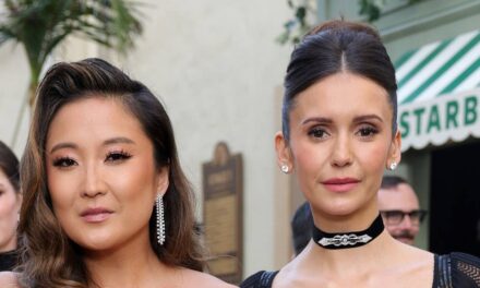 L&rsquo;illusion d&rsquo;optique ludique de Nina Dobrev et Ashley Park en minuscules bikinis lors d&rsquo;une escapade au Mexique