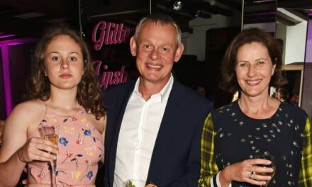 Rencontrez la fille de Martin Clunes qui a refusé d&rsquo;être sous les feux des projecteurs