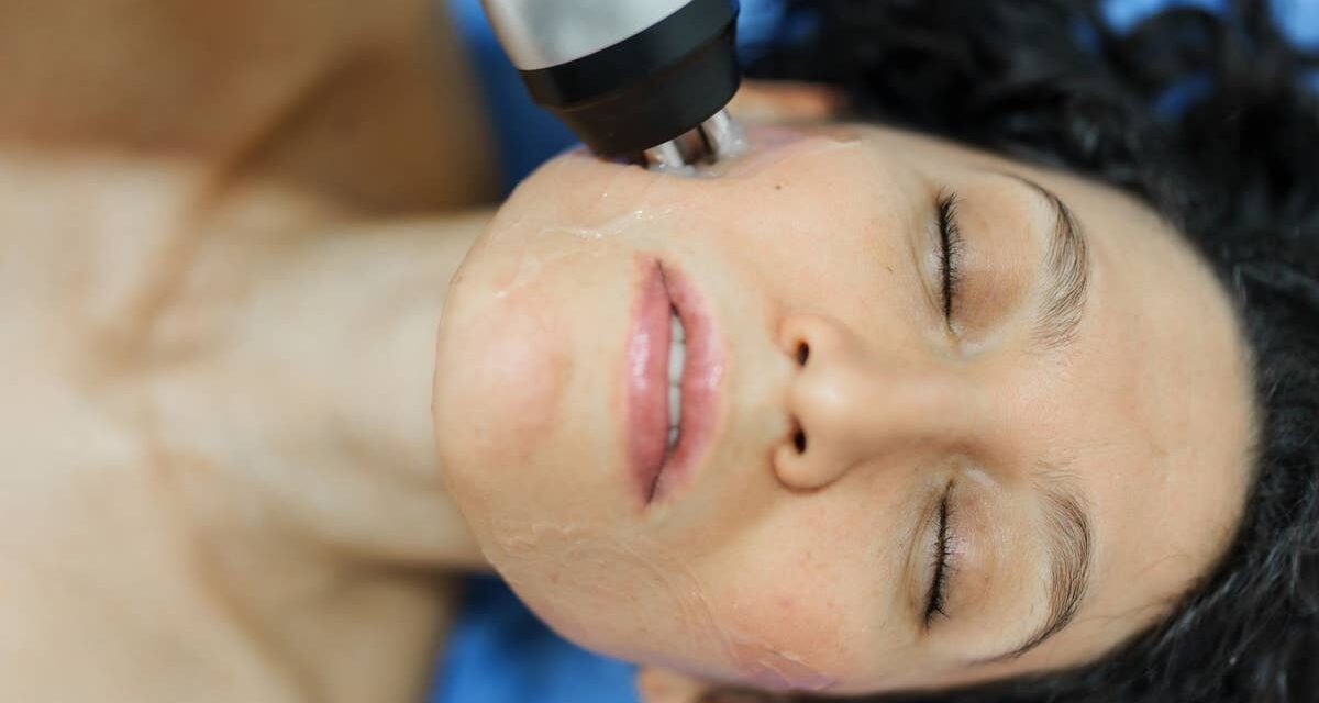 Fini le « visage sur oreiller » : pourquoi ces traitements esthétiques non chirurgicaux sont la dernière tendance