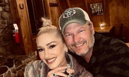 Blake Shelton taquine la transformation d&rsquo;un ranch de 4 millions de dollars en Oklahoma alors que lui et Gwen Stefani « intensifient les choses » – regardez