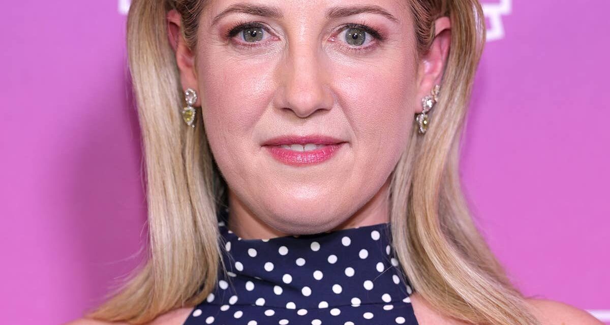 La princesse Théodora de Grèce, rarement vue, est parfaite en pois sur le tapis rouge