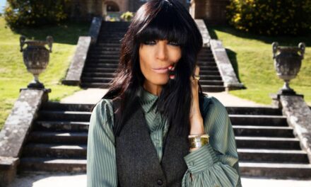 Photo rare de Claudia Winkleman sans frange – et elle a l&rsquo;air méconnaissable