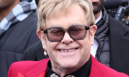 Elton John se bat pour élever ses deux fils alors que son mari, David Furnish, publie une mise à jour sur sa santé