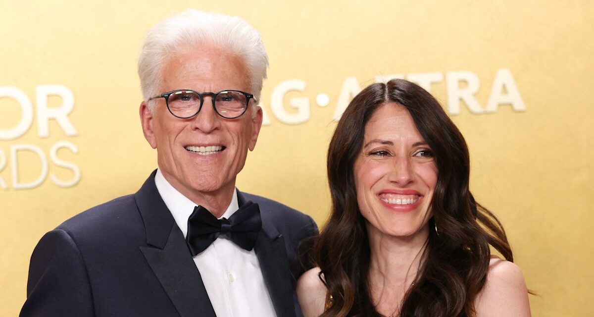 Ted Danson a l&rsquo;air incroyablement jeune alors qu&rsquo;il sort avec sa fille Kate aux SAG Actor Awards 2026