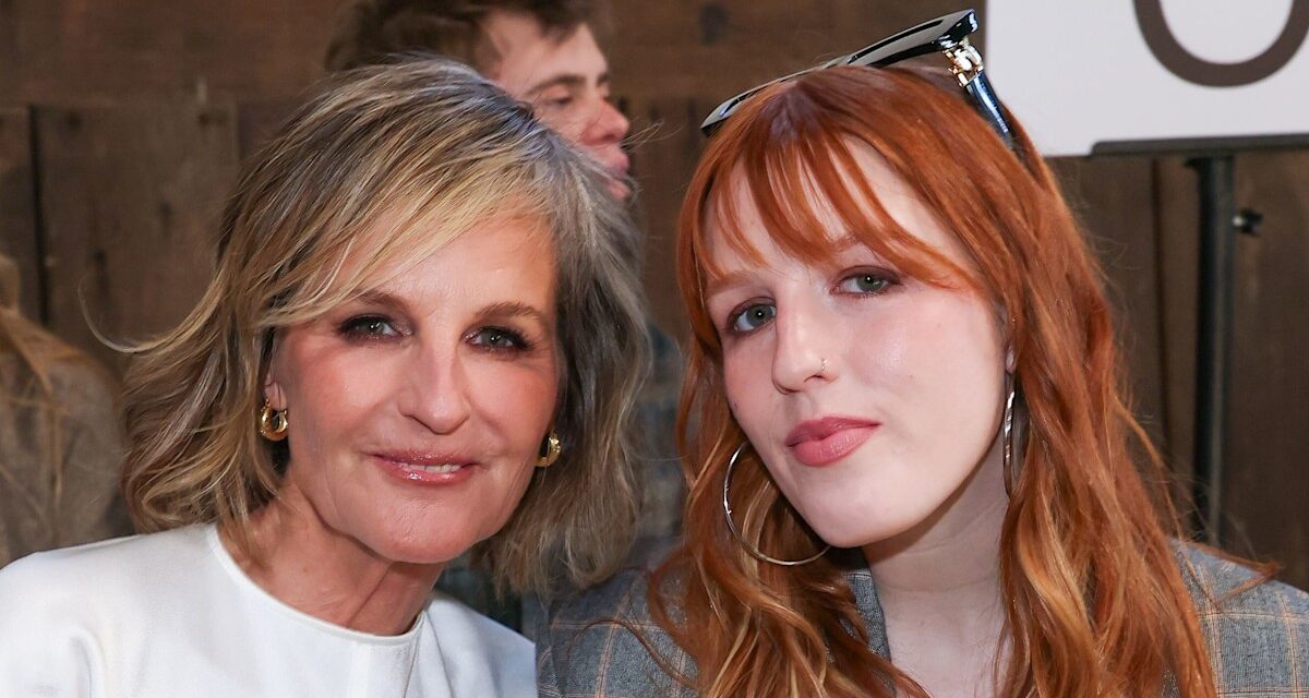 Helen Hunt rejoint sa fille musicienne pour leur première apparition publique ensemble en 6 ans à la Fashion Week de Paris