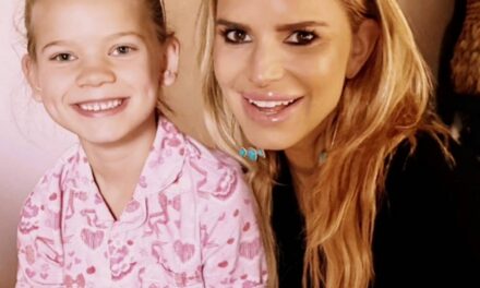 La fille de Jessica Simpson montre la transformation de ses cheveux d&rsquo;adulte sur de nouvelles photos