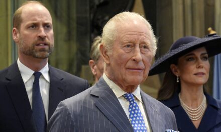 REGARDER : Le roi Charles avait l&rsquo;air « stoïque » lors du premier grand rassemblement de la famille royale depuis l&rsquo;arrestation choc d&rsquo;Andrew Mountbatten-Windsor