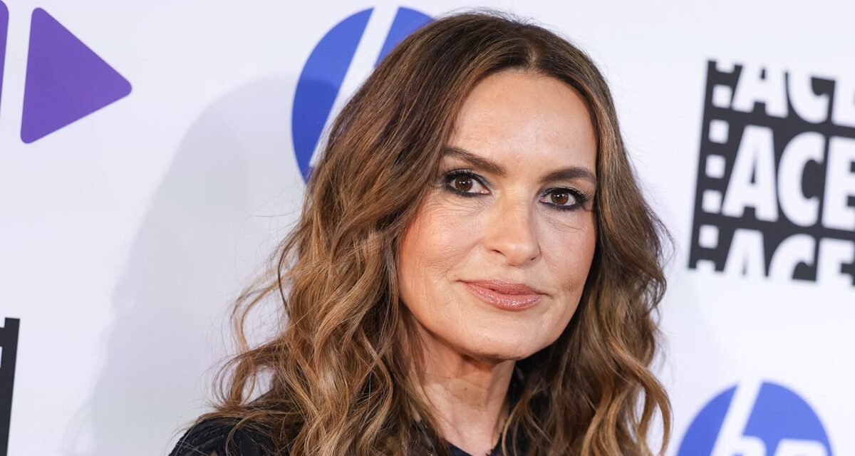 Mariska Hargitay partage en larmes ce qu&rsquo;elle dirait maintenant à sa défunte maman Jayne Mansfield – regardez