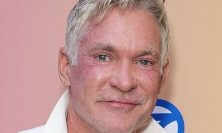 Sam Champion de GMA suscite des inquiétudes après avoir partagé une mise à jour sur sa santé suite à un « test de stress »