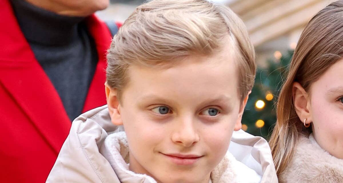 Le prince Jacques, 11 ans, fait une rare sortie publique avec son père Albert – et il est le portrait craché du prince George