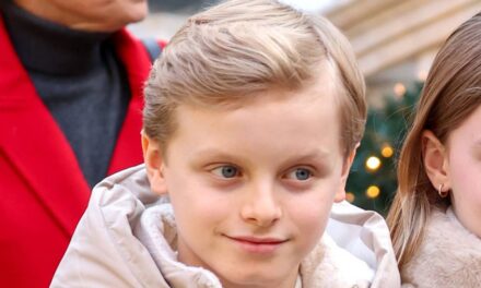 Le prince Jacques, 11 ans, fait une rare sortie publique avec son père Albert – et il est le portrait craché du prince George