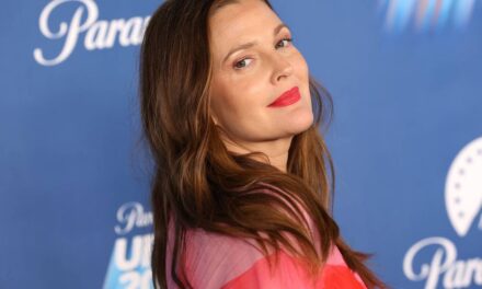 Drew Barrymore est complètement différent après un changement majeur d&rsquo;apparence : « Je ne me suis jamais vu comme ça »