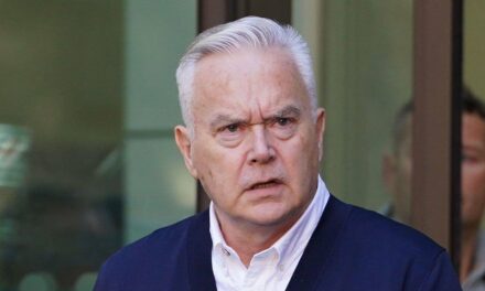 Huw Edwards brise le silence avec une déclaration urgente