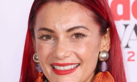 Dianne Buswell subit un traitement à l&rsquo;oxygène non conventionnel pour « rebondir » une semaine après son accouchement