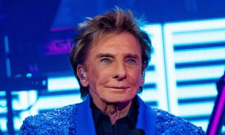 Barry Manilow partage une mise à jour positive sur son parcours « cauchemardesque » contre le cancer après avoir annoncé son retour musical