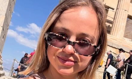 La petite-fille du duc de Kent, Amelia Windsor, profite du soleil lors de vacances idylliques en Grèce