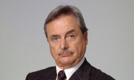La star de Boy Meets World, William Daniels, fête ses 99 ans ! À propos de son mariage record de 75 ans avec sa célèbre épouse