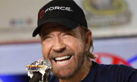 Chuck Norris était en « bonne santé » dans son dernier message 9 jours avant sa mort à 86 ans