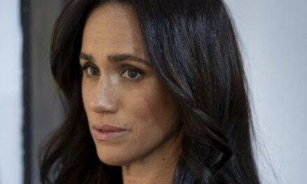 Meghan Markle retire sa bague de fiançailles d&rsquo;un héritage de 120 000 £ lors d&rsquo;une sortie publique avec le prince Harry