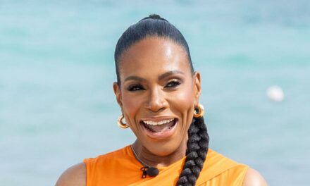 Sheryl Lee Ralph, 69 ans, se pavane en bikini à cordes vert lors d&rsquo;une escapade jamaïcaine – et les fans n&rsquo;en ont jamais assez