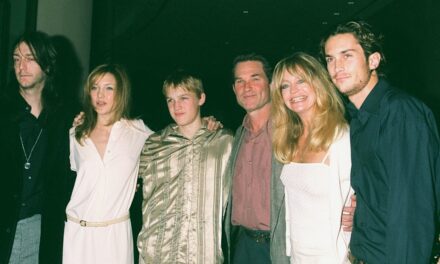 Wyatt Russell révèle en quoi il différait de sa sœur Kate Hudson qui a grandi avec ses parents Goldie Hawn et Kurt Russell