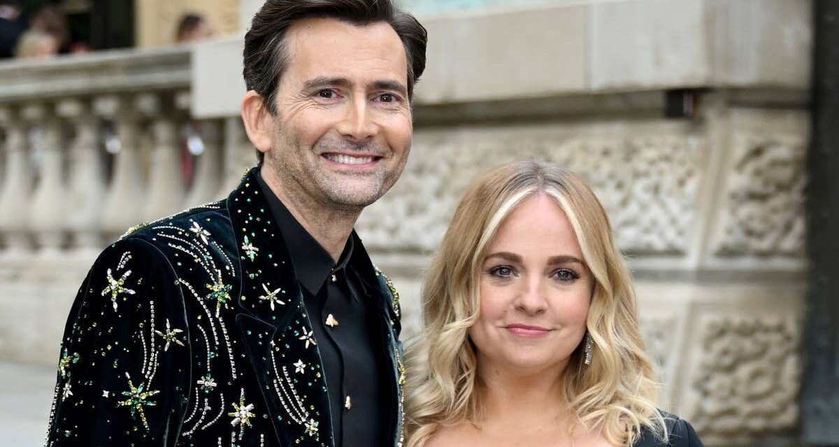 La fille de David Tennant, 15 ans, est la jumelle de sa mère Georgia avec les cheveux blonds les plus longs