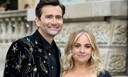 La fille de David Tennant, 15 ans, est la jumelle de sa mère Georgia avec les cheveux blonds les plus longs