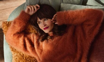 Le mannequin Helena Christensen explique comment son enfance a façonné son nouveau cheminement de carrière à la cinquantaine