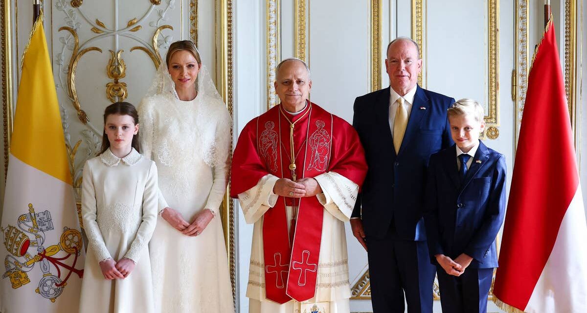 La Princesse Charlène et le Prince Albert accueillent le Pape à Monaco pour une visite historique