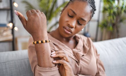 Avez-vous facilement des bleus ? Pourquoi ce signe courant pourrait constituer un avertissement pour la santé cérébrale après 40 ans