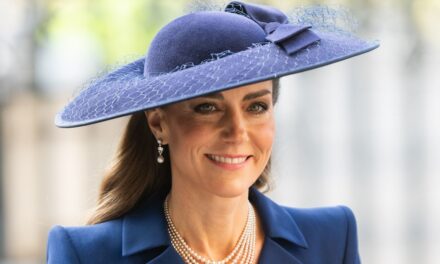 Kate Middleton est une reine de la mode vêtue d&rsquo;une robe du Commonwealth des années 80 – et des diamants de mariage de la reine Elizabeth