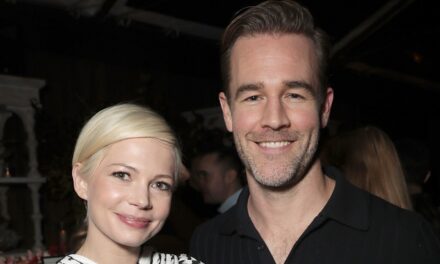 Michelle Williams brise son silence sur la mort de James Van Der Beek