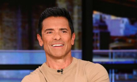 Mark Consuelos est le portrait craché de son fils Michael sur une photo saisissante et inédite