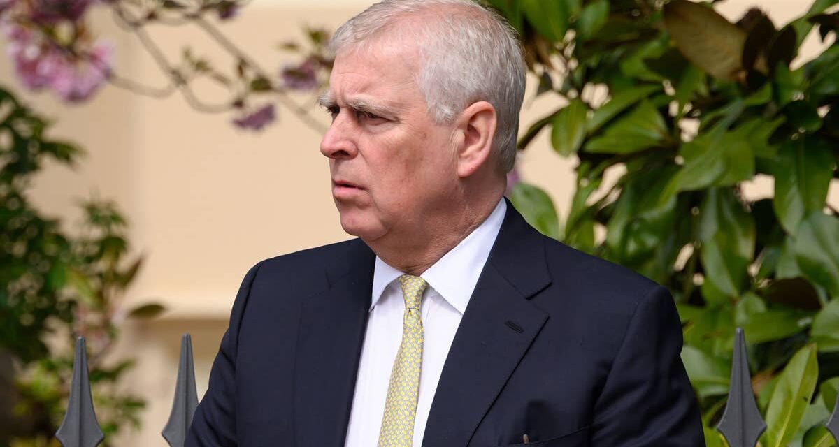 Les 7 fidèles compagnons d&rsquo;Andrew Mountbatten-Windsor lui tiennent compagnie dans son exil