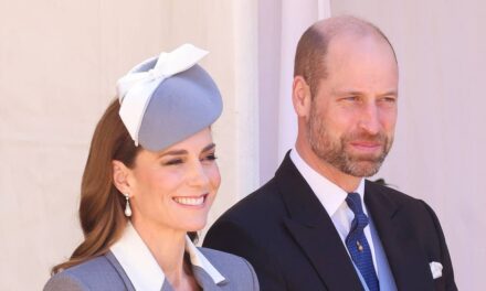Kate Middleton exécute la révérence parfaite pour le roi Charles lors de sa visite d&rsquo;État – regardez