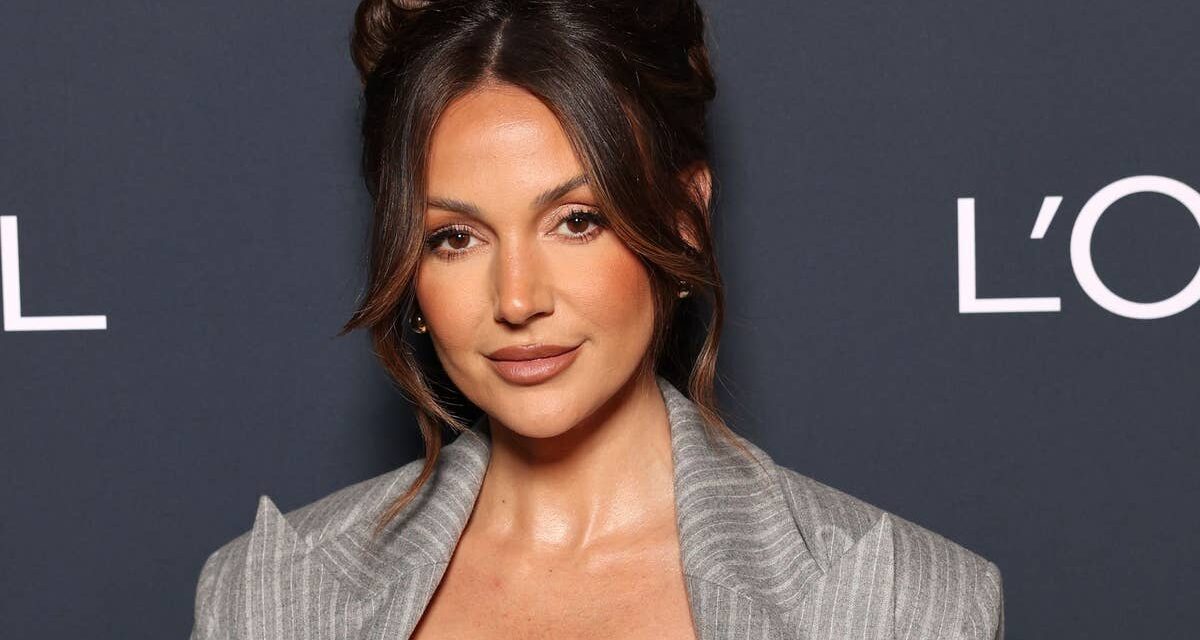 Michelle Keegan est la fille cool par excellence dans une tenue rétro des années 90