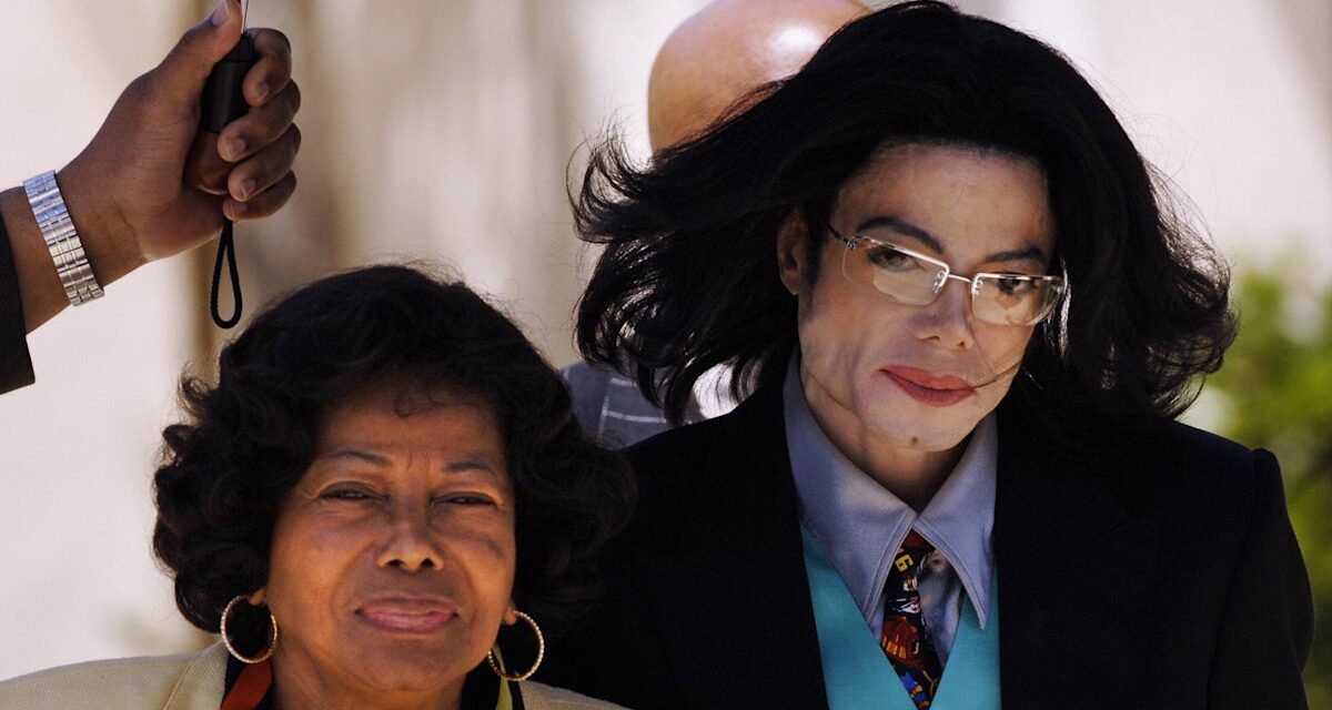 Les fans de Michael Jackson sont impressionnés par la rare apparition de la mère de la « légende », Katherine Jackson, avant son 96e anniversaire – regardez