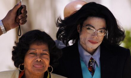 Les fans de Michael Jackson sont impressionnés par la rare apparition de la mère de la « légende », Katherine Jackson, avant son 96e anniversaire – regardez